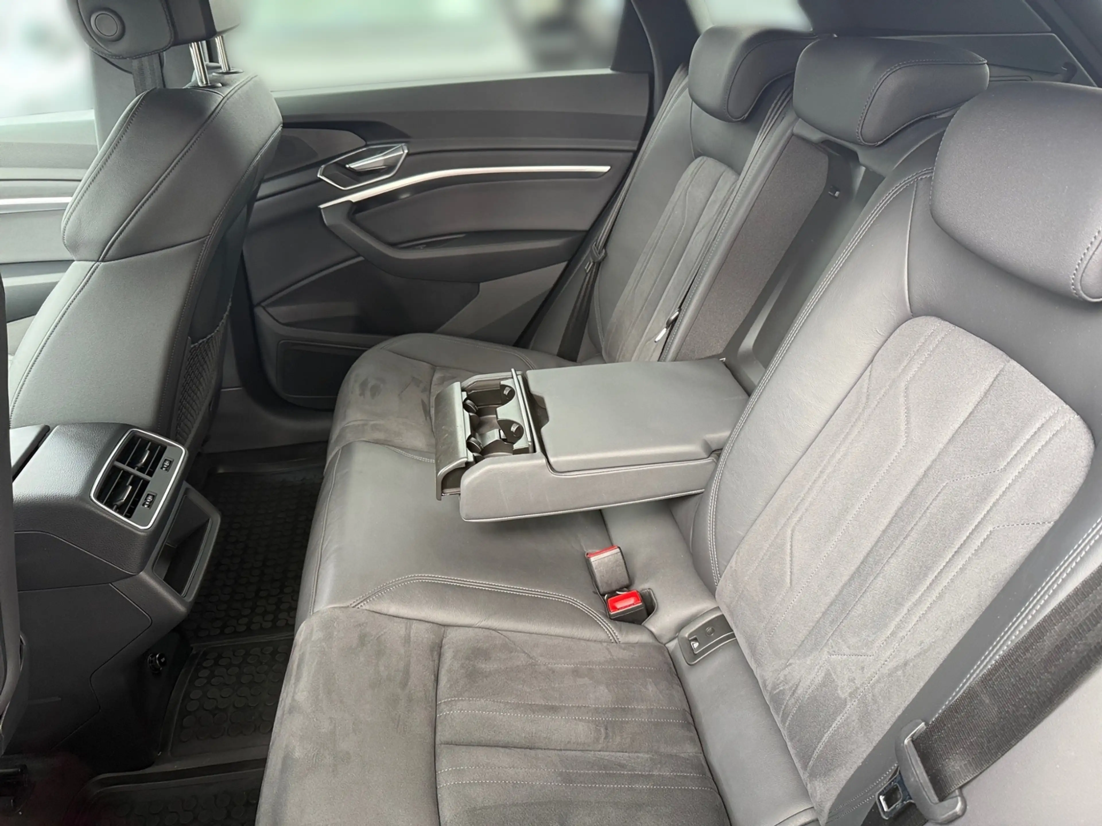 Audi e-tron 50 QUATTRO 71 kWh ADVANCED BLACK +360° +PANO +MAT — photo 14