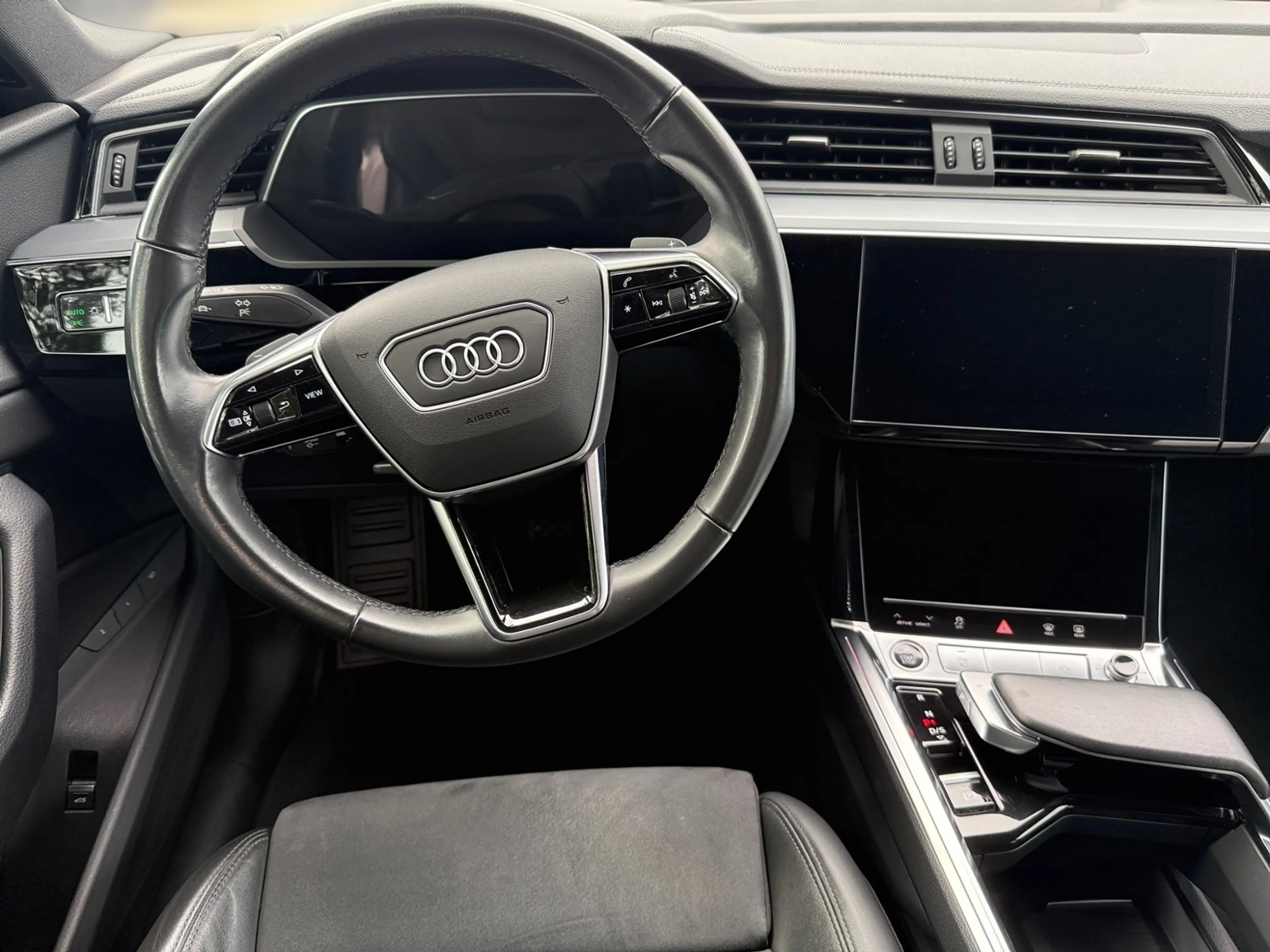 Audi e-tron 50 QUATTRO 71 kWh ADVANCED BLACK +360° +PANO +MAT — photo 11