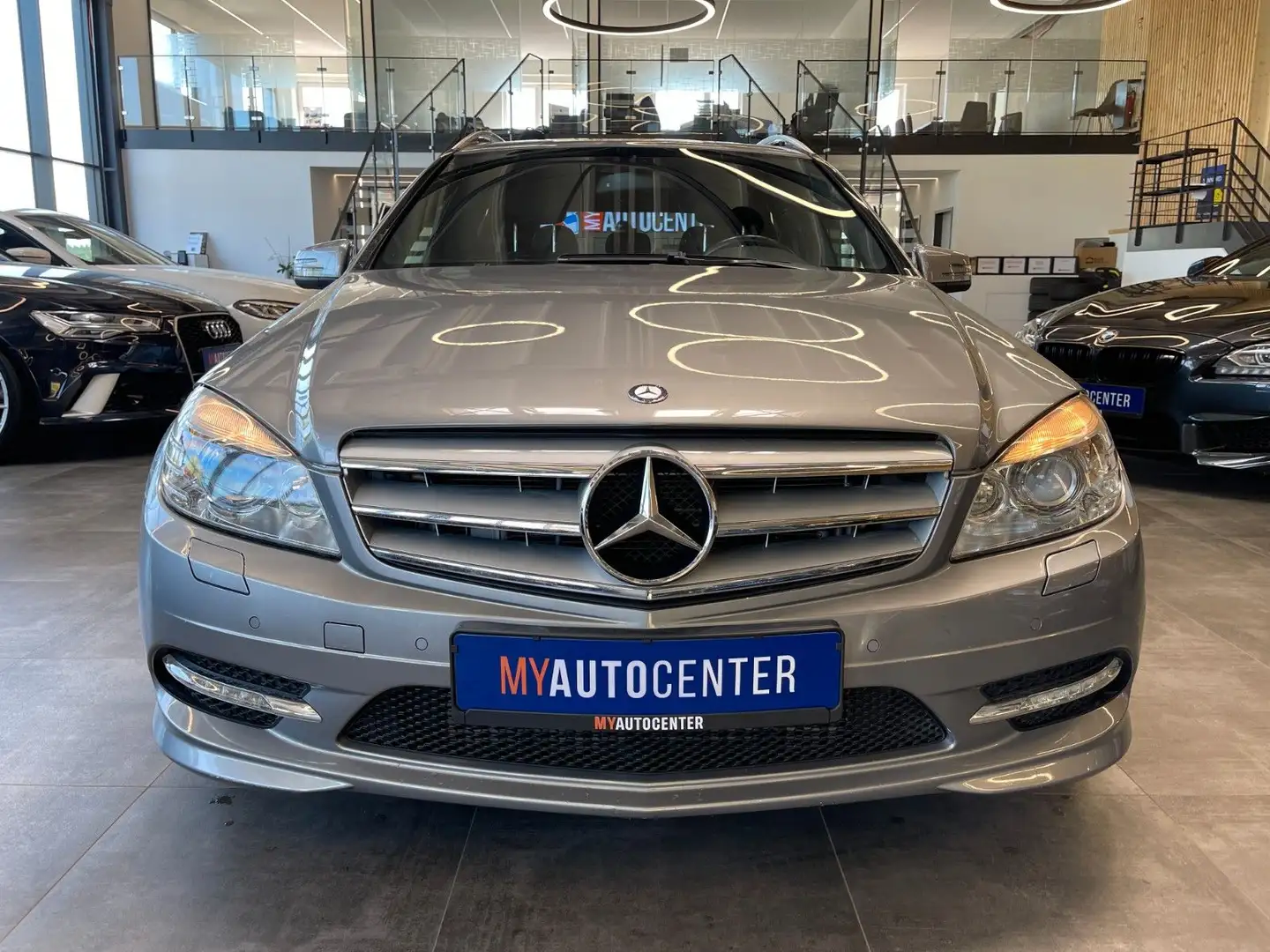 Mercedes-Benz C 350 T CDI BlueEfficiency 4Matic *NAVI*BI-XENON Plateado - 2