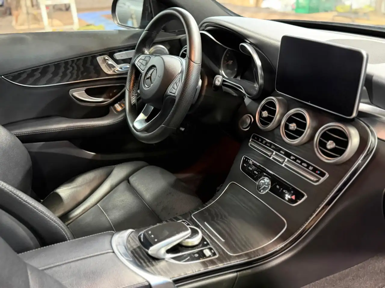 Mercedes-Benz C-Class снимка Mercedes-Benz C-Class