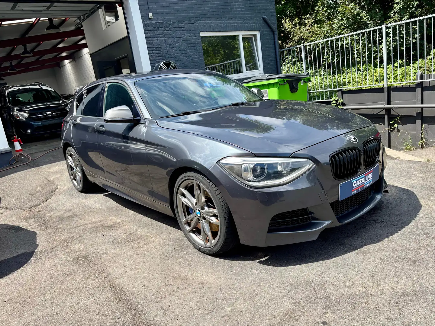 BMW 135 M135iXAS TO avec historique et car-pass Grijs - 1