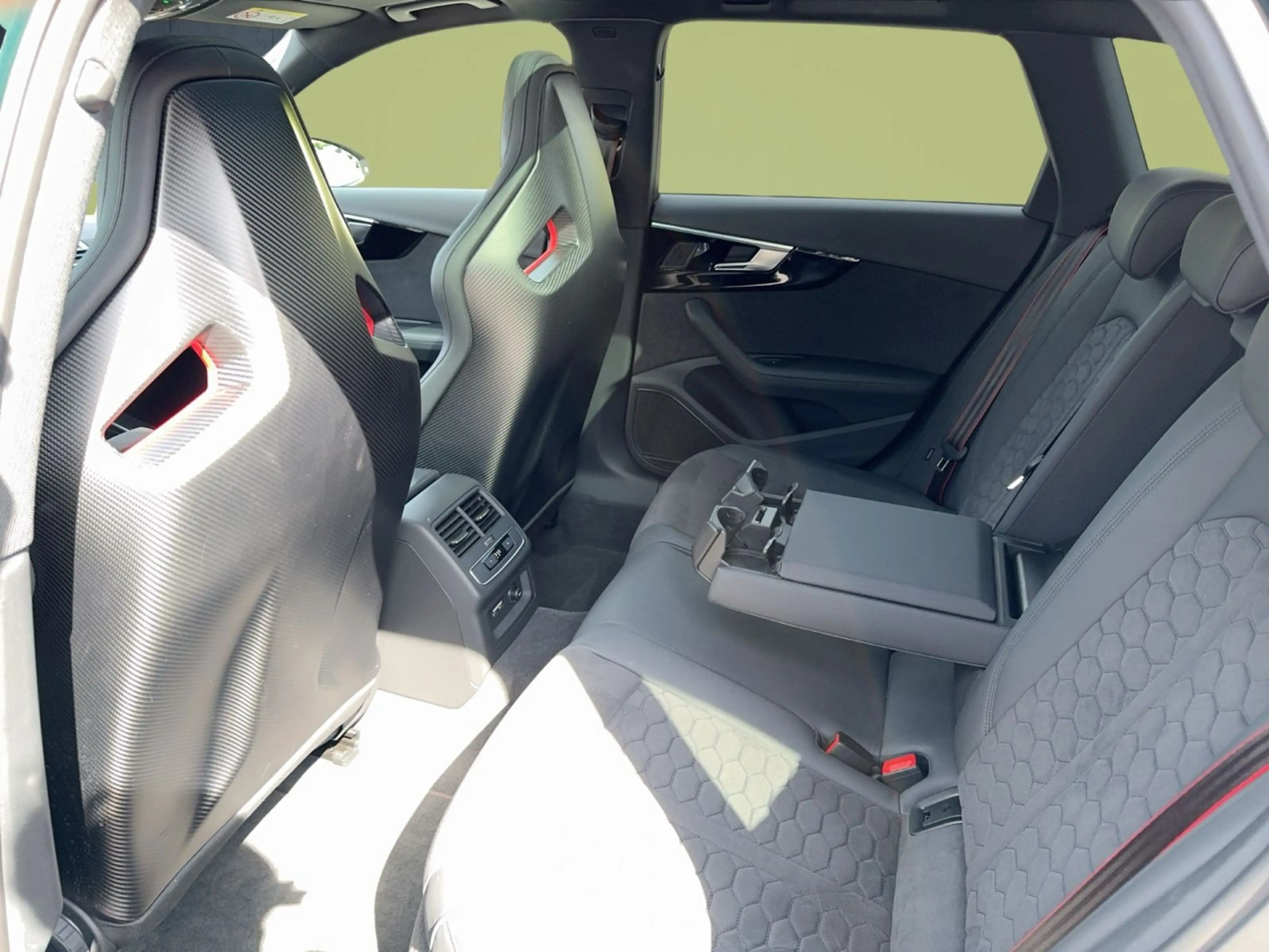 Audi RS4 Competition Plus AHK/RS-Schale/Pano/B — photo 12