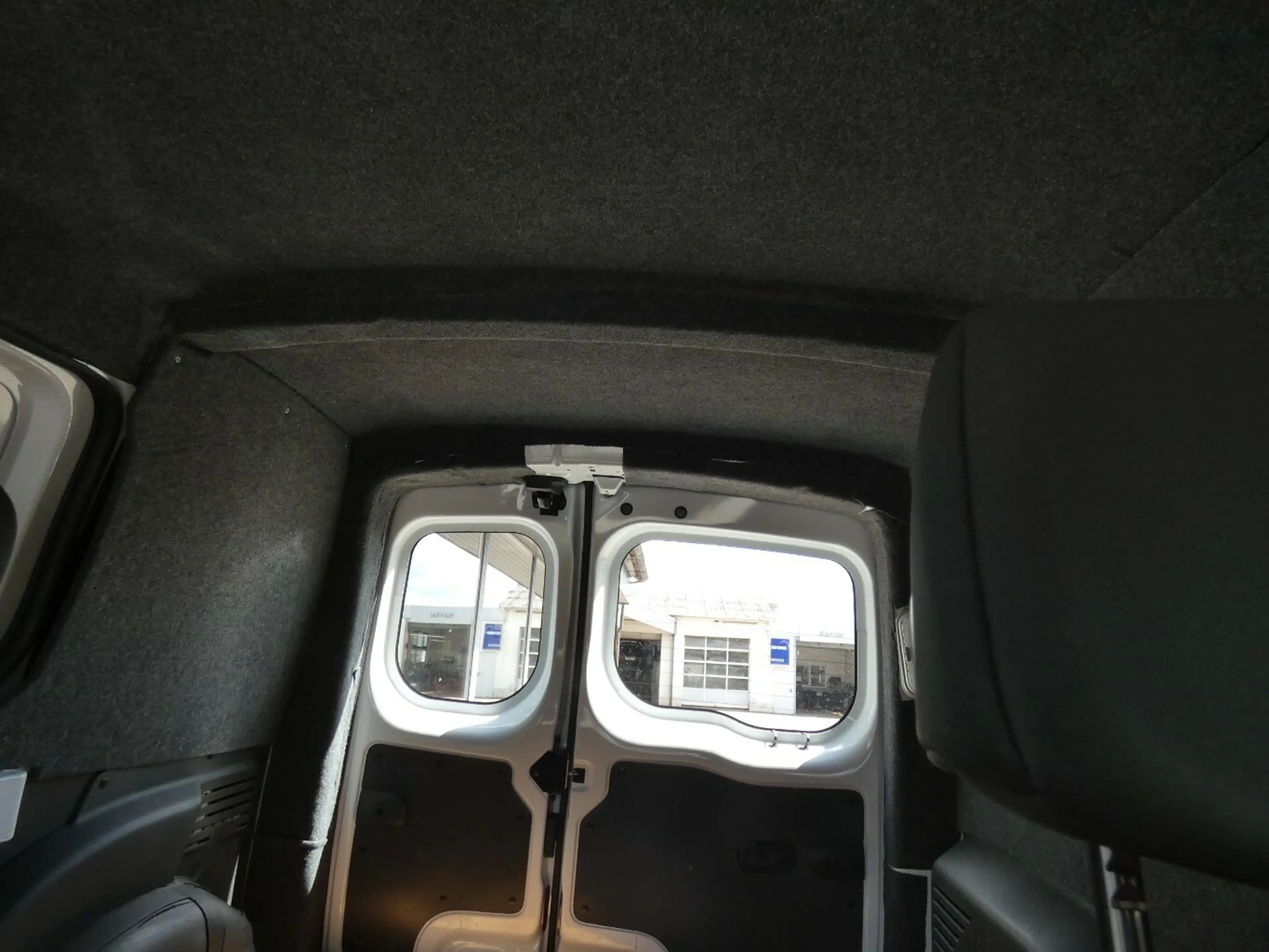 Nissan NV250 L1H1 2,0t Comfort / 95 PS — photo 12