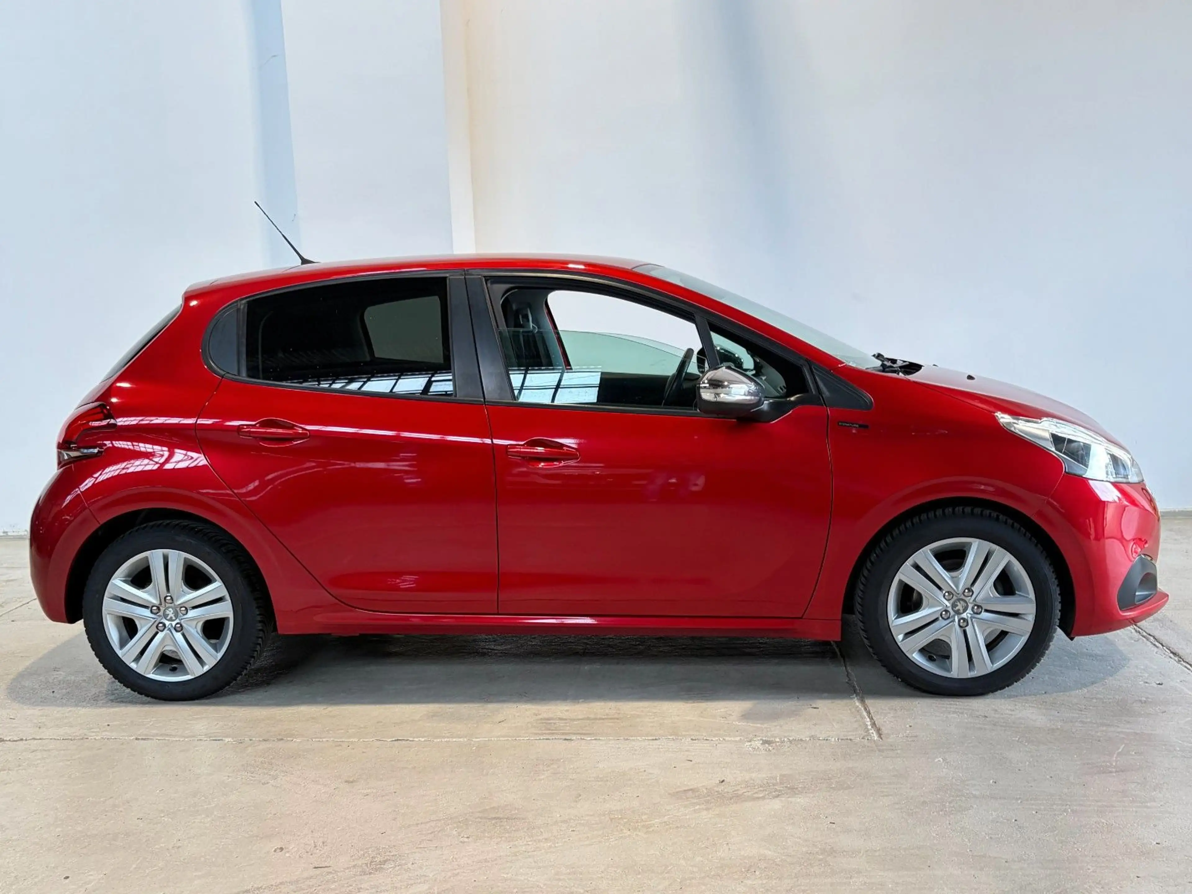 Peugeot 208 Signature 1.2 *Automatik* — photo 6