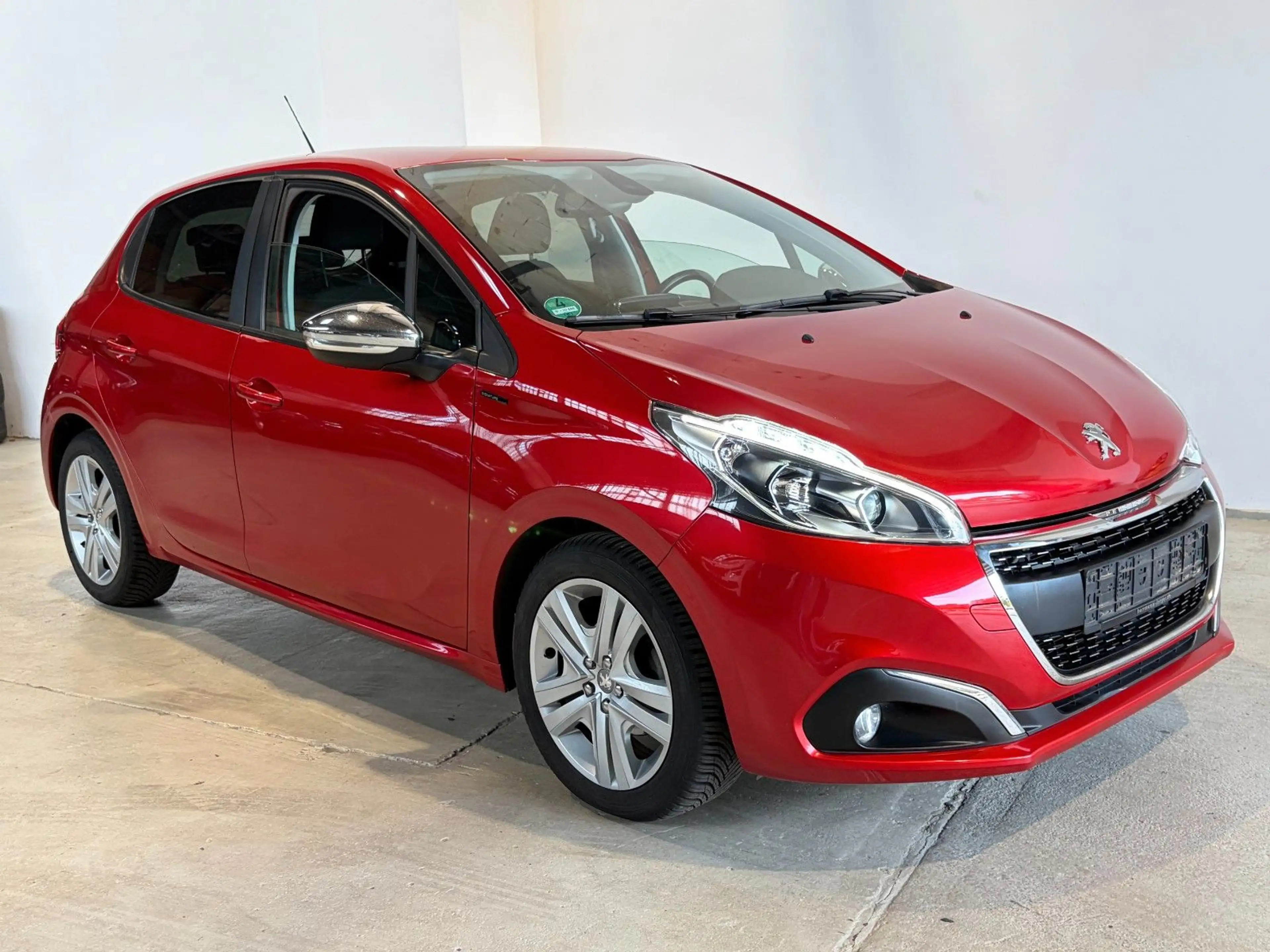 Peugeot 208 Signature 1.2 *Automatik* — photo 2