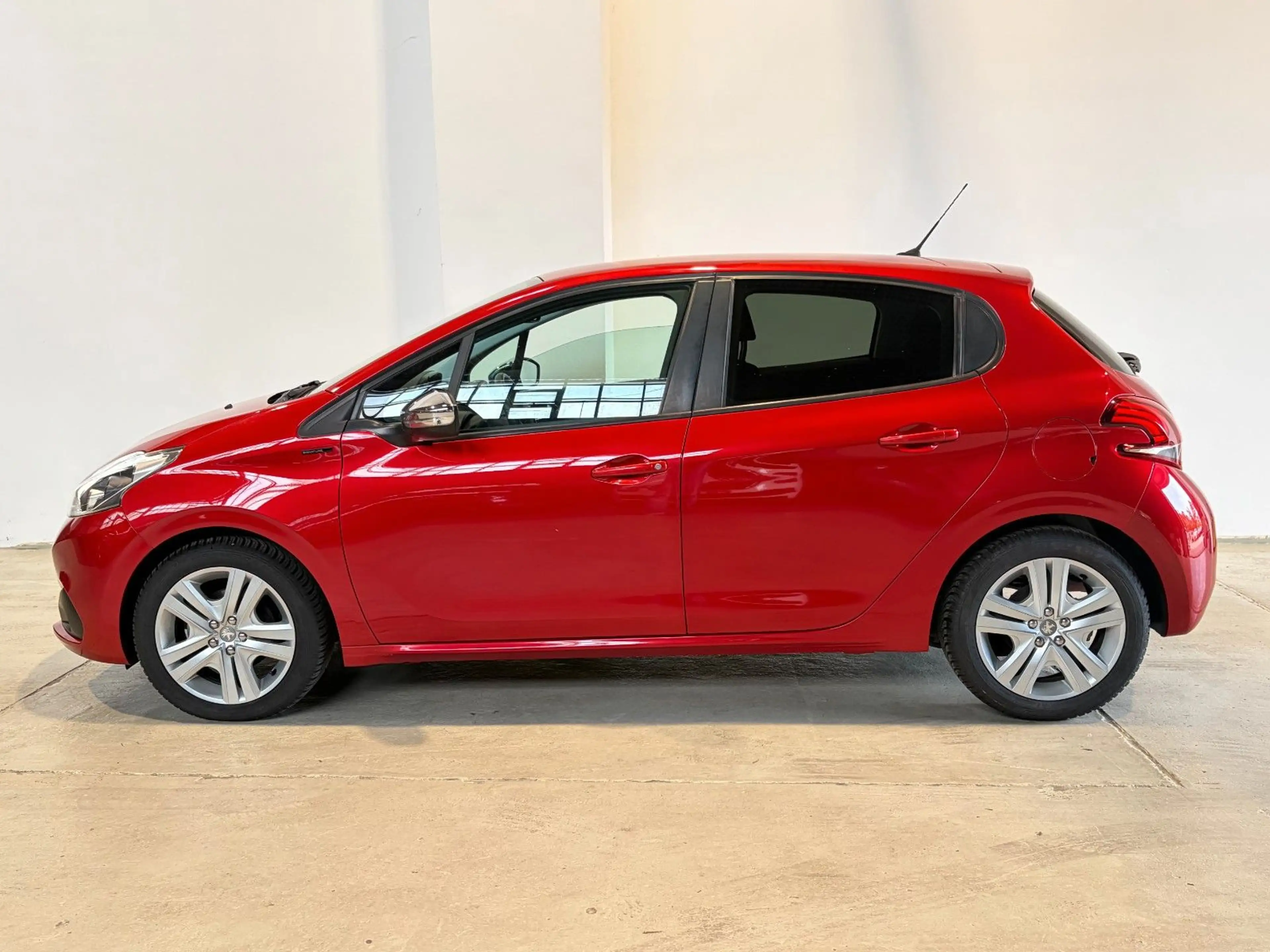 Peugeot 208 Signature 1.2 *Automatik* — photo 5