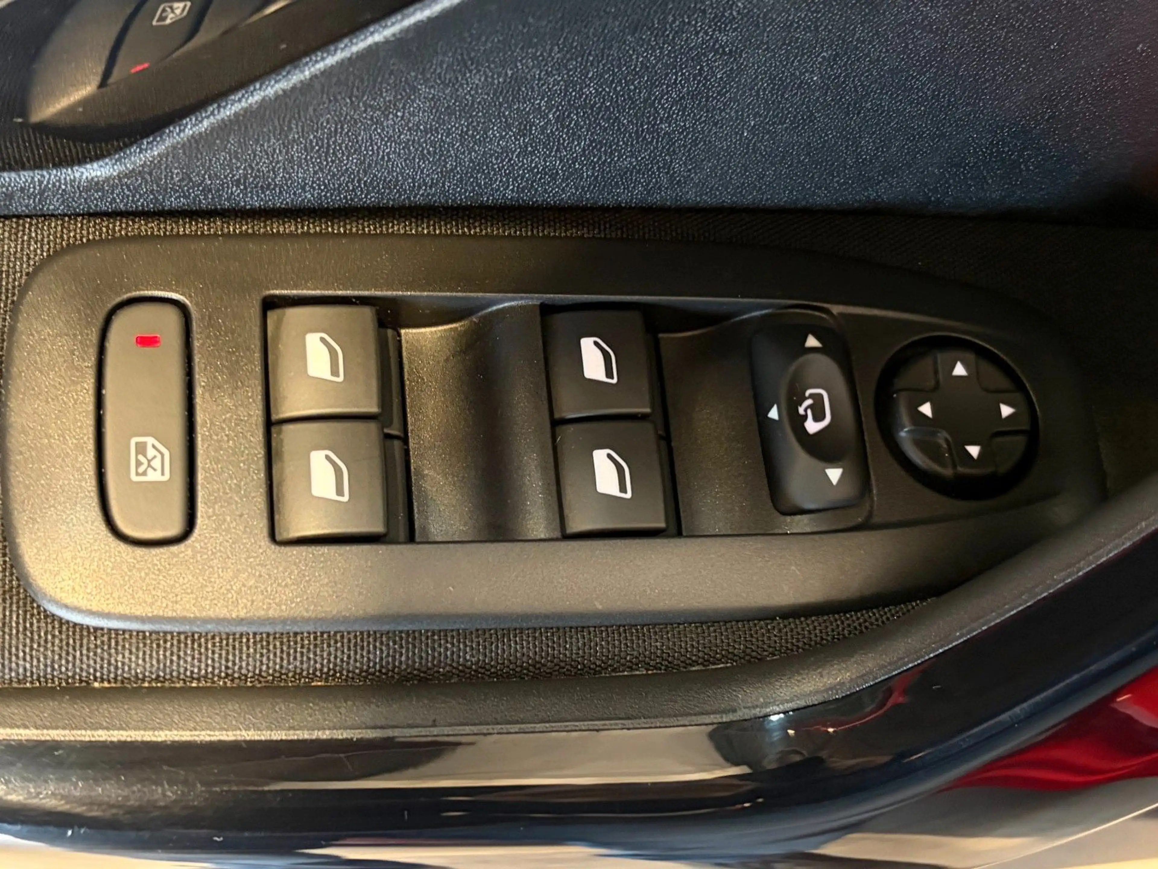 Peugeot 208 Signature 1.2 *Automatik* — photo 15