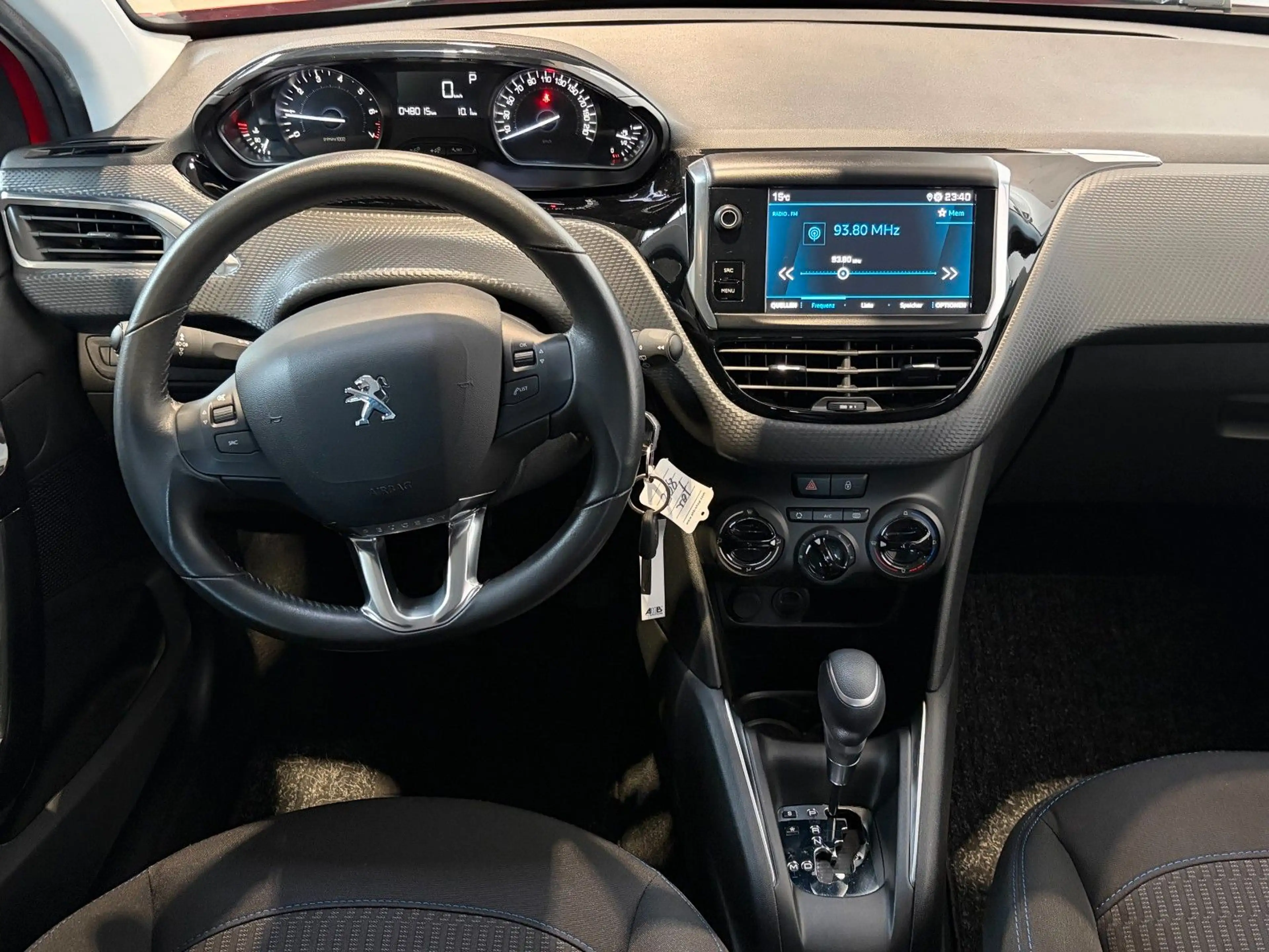 Peugeot 208 Signature 1.2 *Automatik* — photo 10