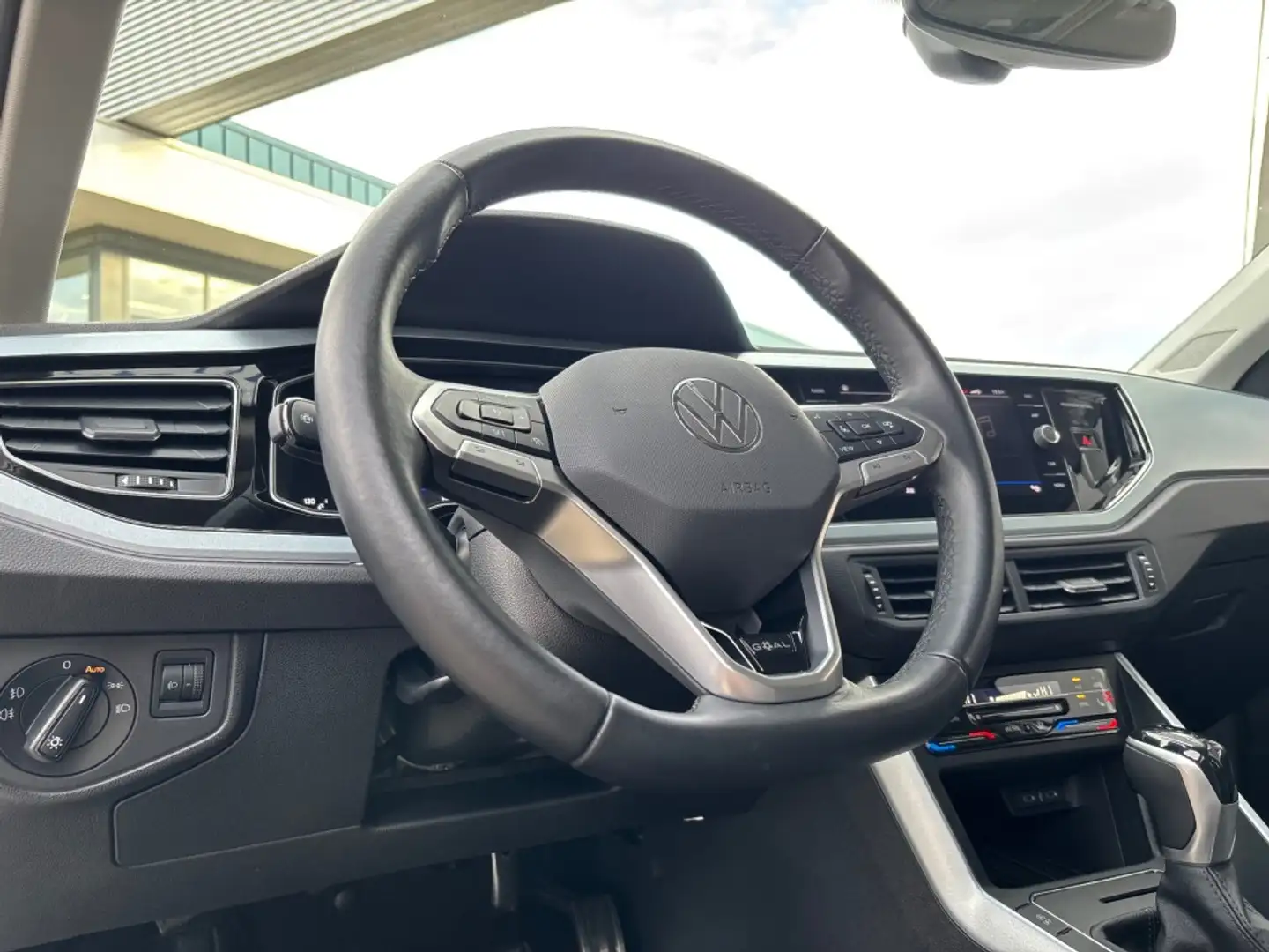 Volkswagen Polo Variant 1.0 TSI AUTOMAAT 115PK GOAL EDITION NAVI PDC LMV A Grijs - 2