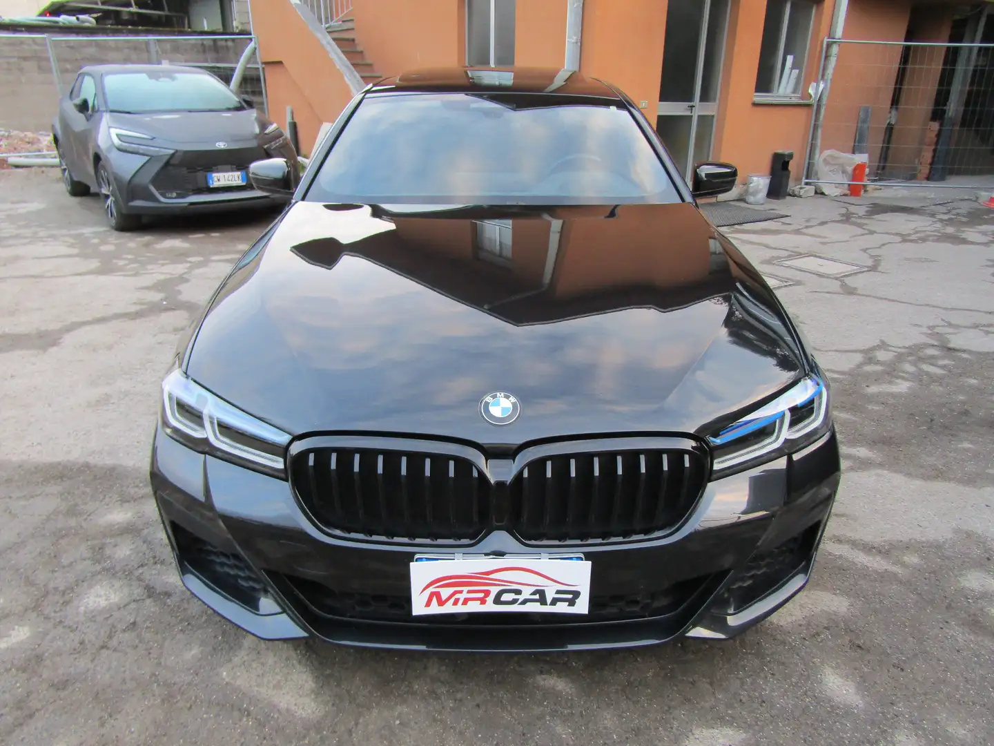 BMW 540 540i MHEV 48V xDrive MSport M Sport M-Sport Schwarz - 2