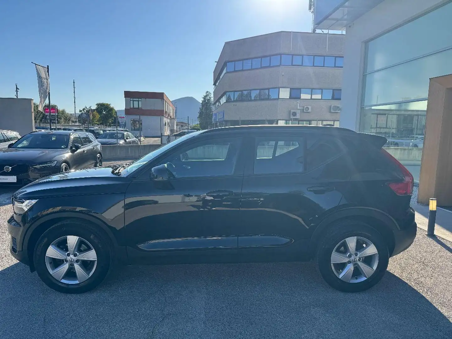 Volvo XC40 VOLVO -  - T2 Momentum pro manuale N1 Nero - 2