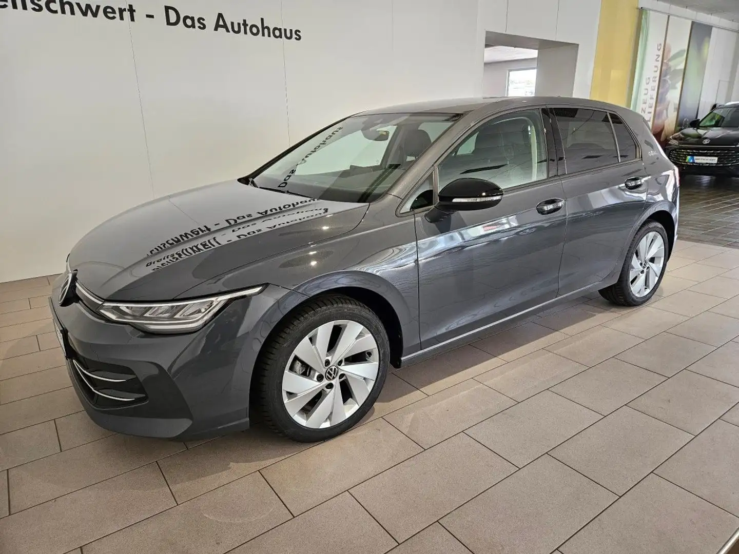 Volkswagen Golf 2.0 TDI Goal DSG AHK Standhzg RFK ACC LED Nav Grijs - 2