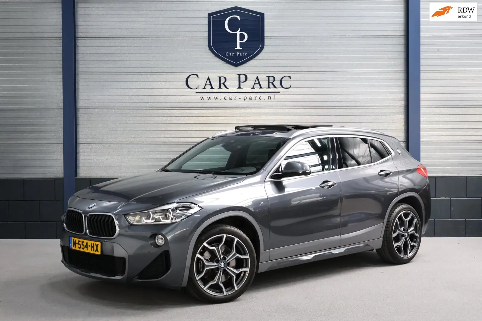 BMW X2 SDrive20i M Sport LED/SFEER/PANO/LEER+S.VERWARMING Grijs - 1