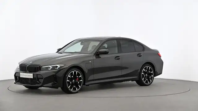 BMW 3 Series view 3