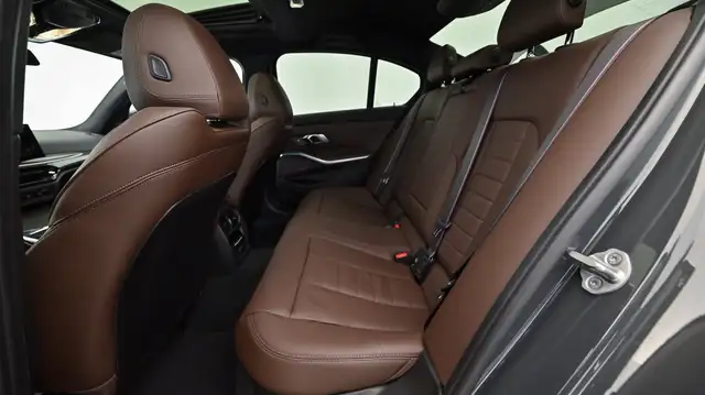 BMW 3 Series view 6