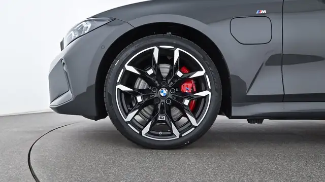 BMW 3 Series view 12