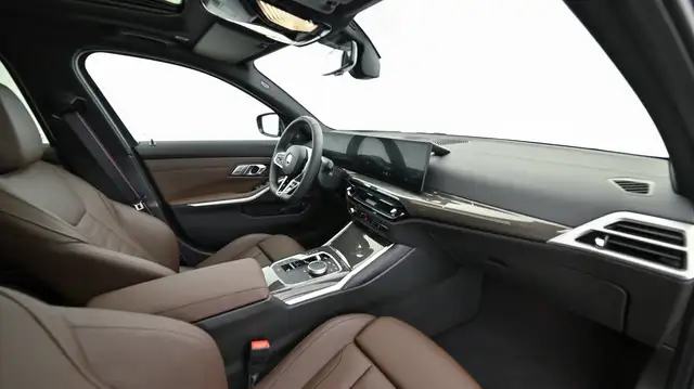 BMW 3 Series view 11