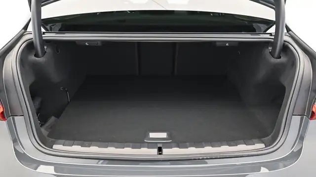 BMW 3 Series view 5