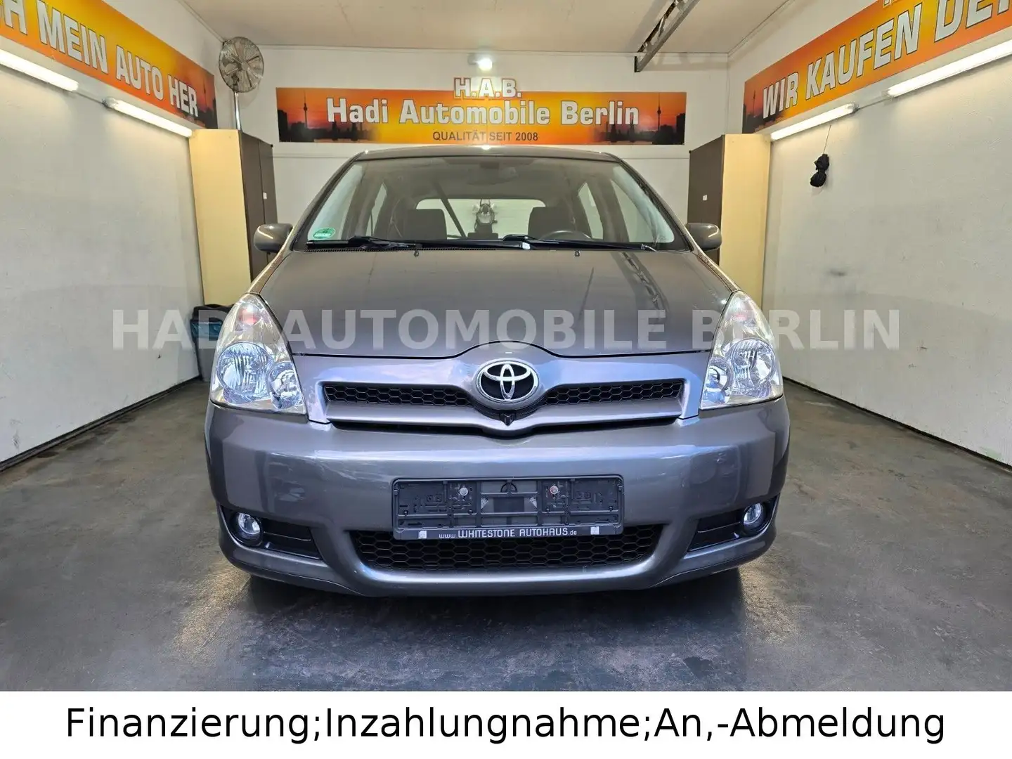 Toyota Corolla Verso 1.8Exec. AUTOMAT/7SITZ./1J.GARANTIE Gris - 2