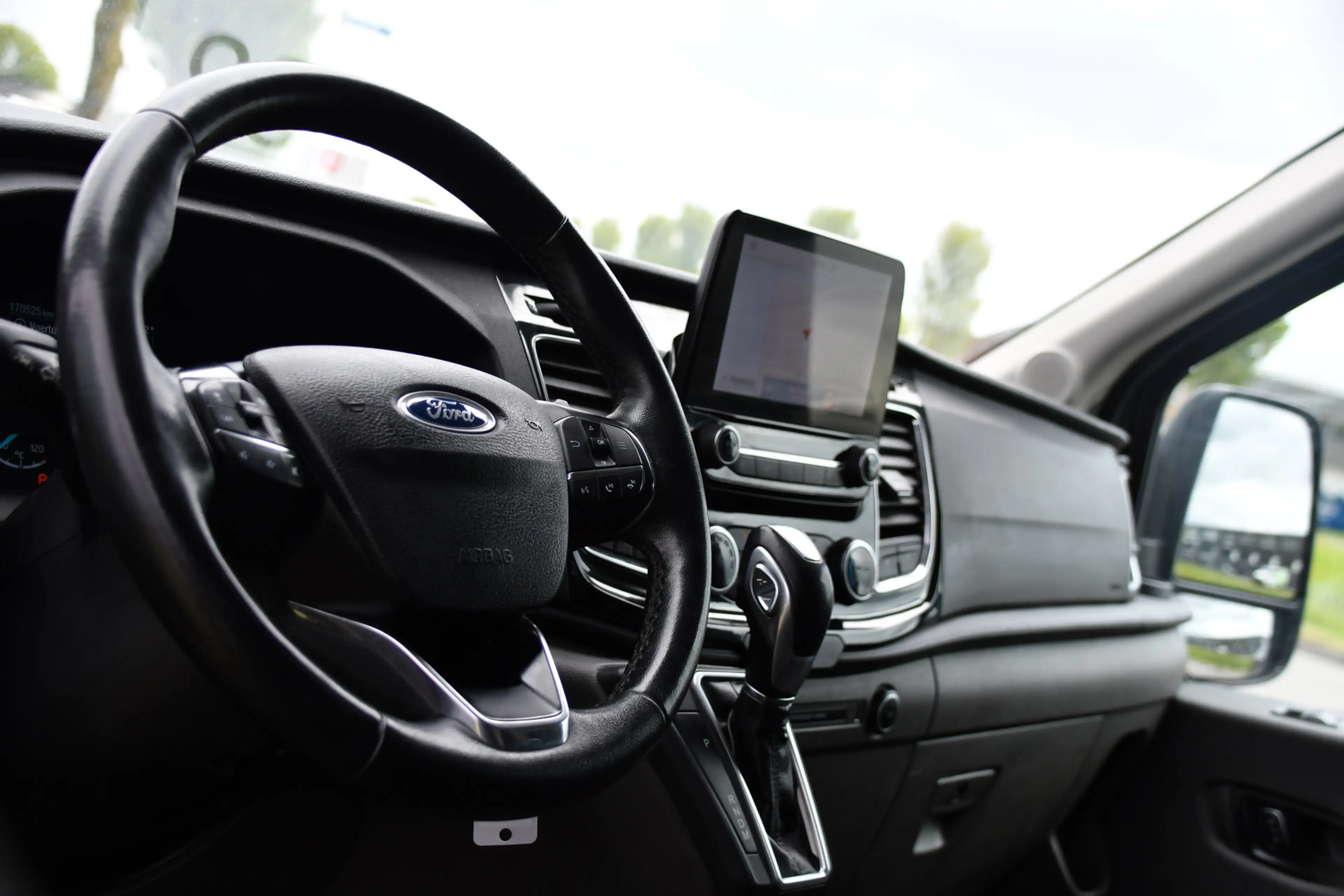 Ford Transit 350 2.0 TDCI L2H2 Limited PB Edition Cruise, Camer — photo 2