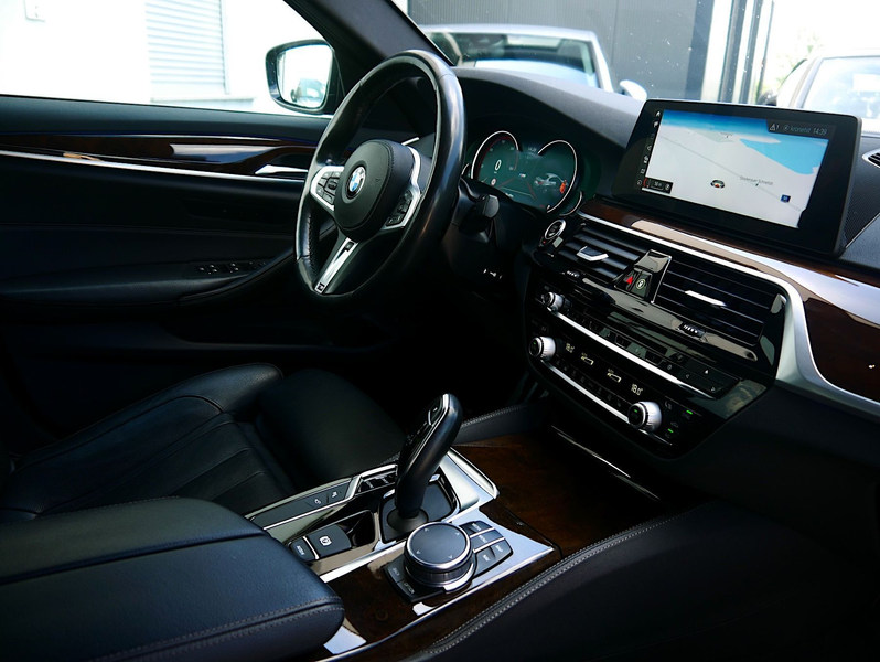 BMW 540 i xDrive M Sport *Night Vision & Remote Parking* — photo 11