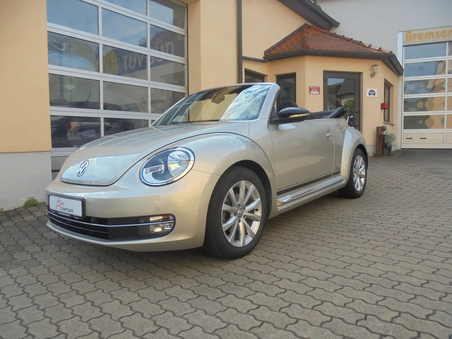 Volkswagen Beetle The Cabriolet 1.2 TSI Club Plateado - 1