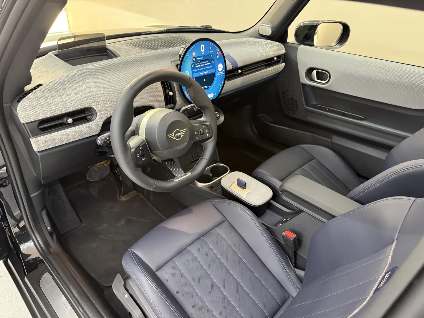 MINI Cooper Mini 1.5 Favoured L, 157Pk, 2024, Panoramadak, Vol Zwart - 2