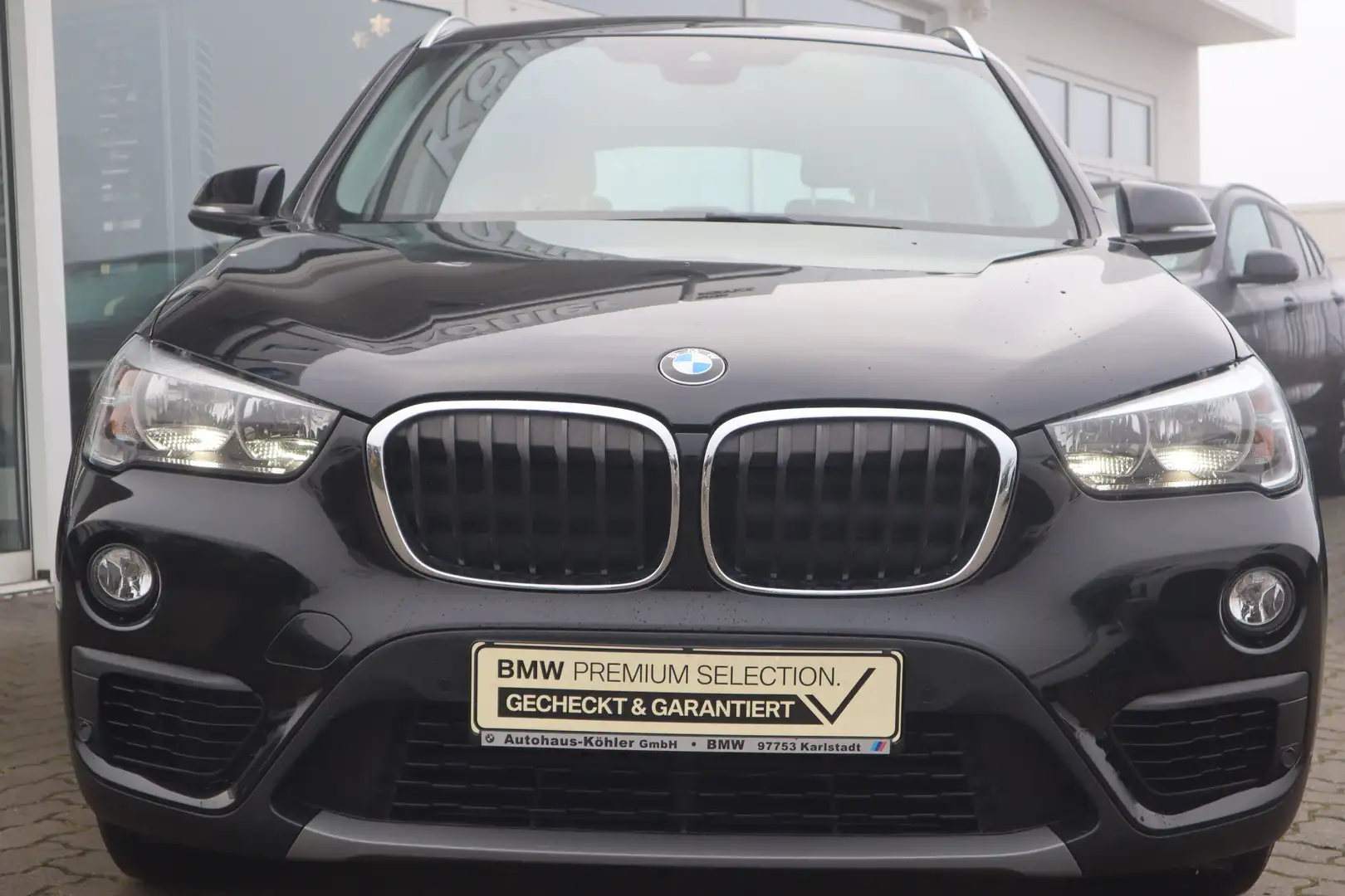 BMW X1 sDrive18i Advantage Navi/Tempomat/Shz/PDC Schwarz - 2
