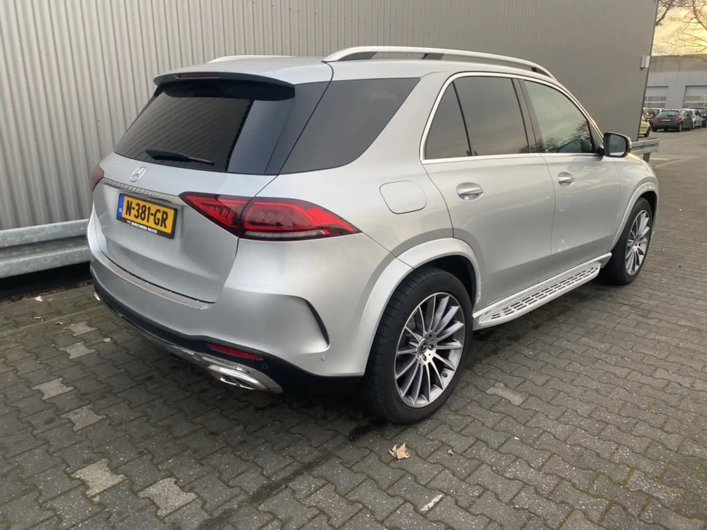 Mercedes-Benz GLE 300 d 4MATIC Premium Plus AMG vol opties; o.a. Pano, 3 Grijs - 2