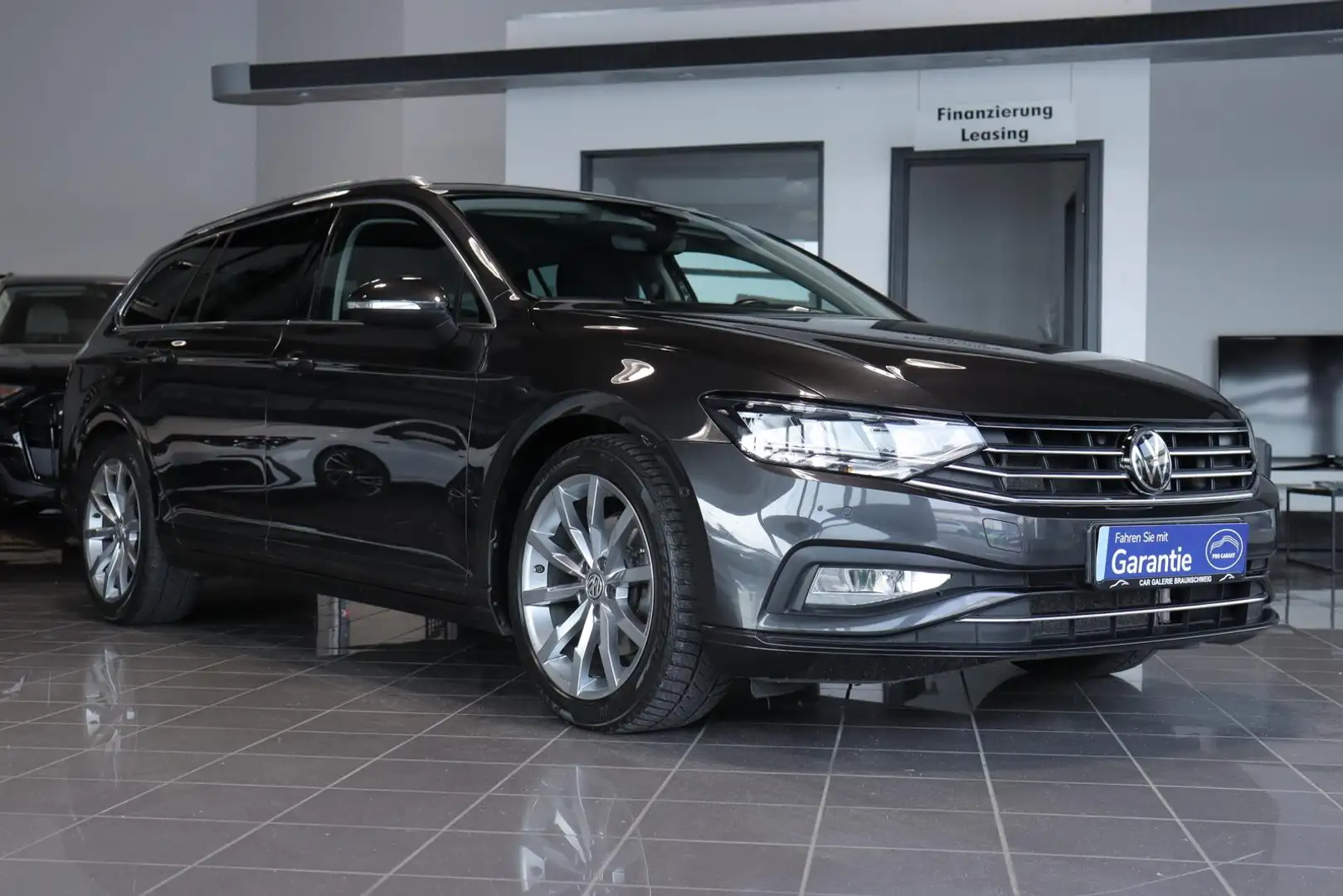 Volkswagen Passat Variant Passat Var. 2.0 TDI Business* R-LINE*VIRTUAL*AHK Grau - 2