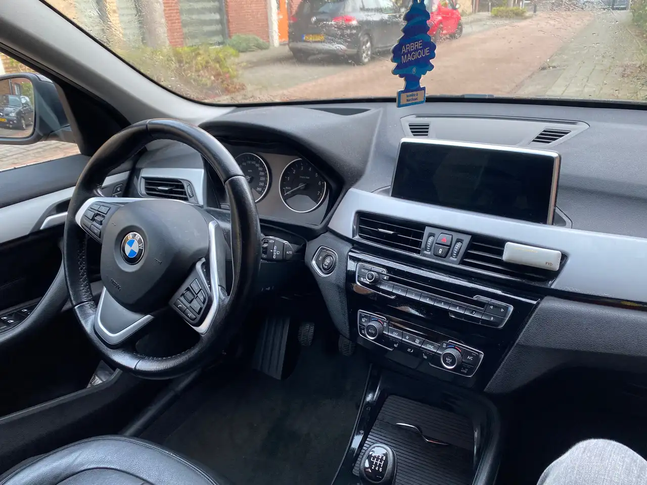BMW X1 X1 sD18i Cent Hi Exe — photo 1 of 8