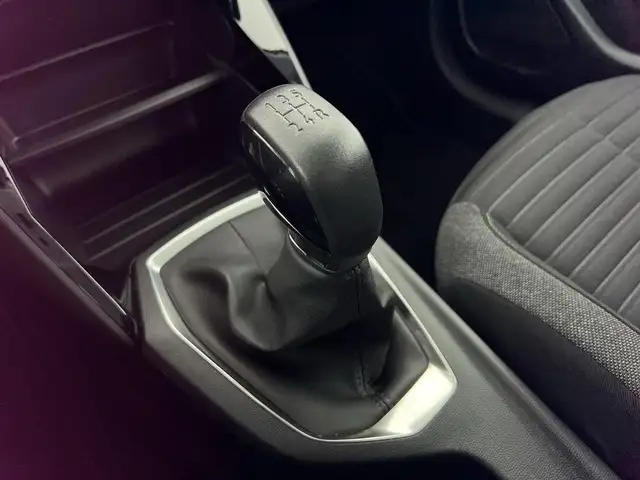 Peugeot 208 view 13