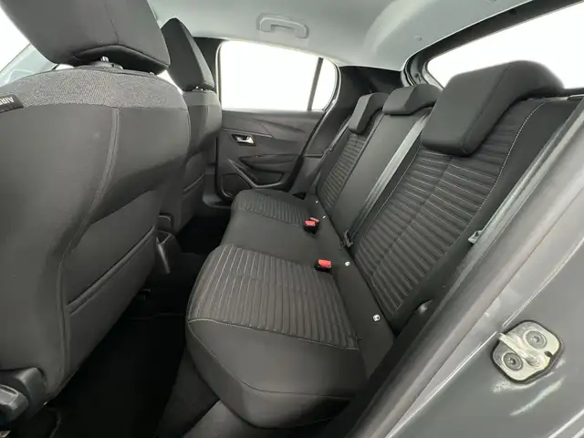 Peugeot 208 view 8