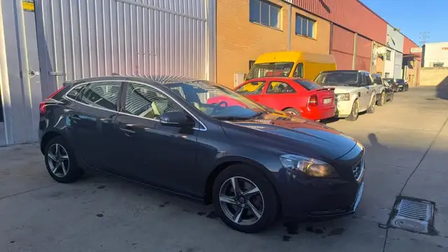 Volvo V40 D3 R-Design Momentum 150