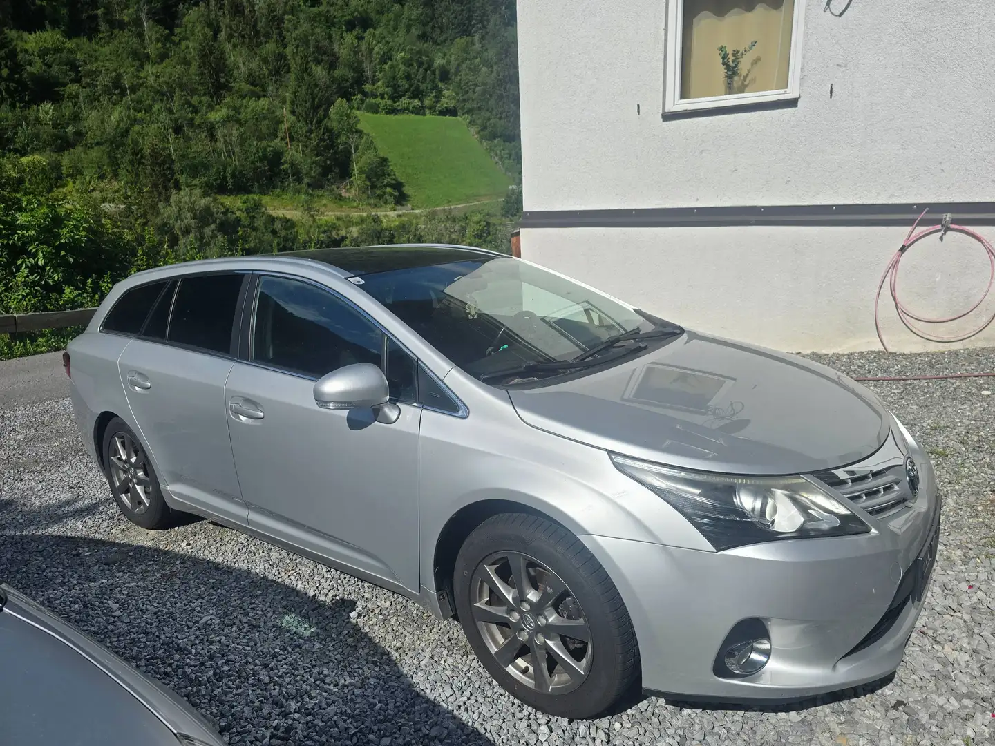 Toyota Avensis Avensis 2,0 D4-D 125 DPF Executive Executive Silber - 1