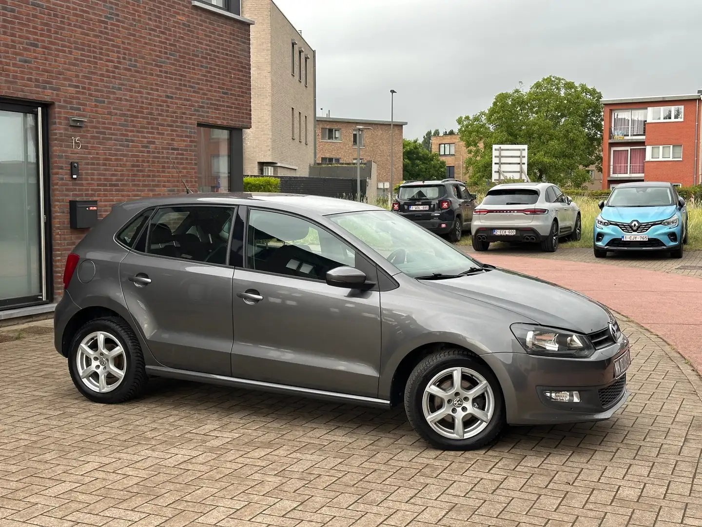 Volkswagen Polo 1.2 TSI Comfortline Grijs - 2