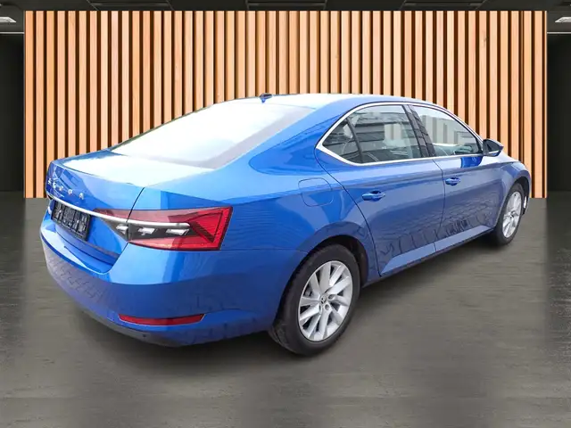Skoda Superb view 11