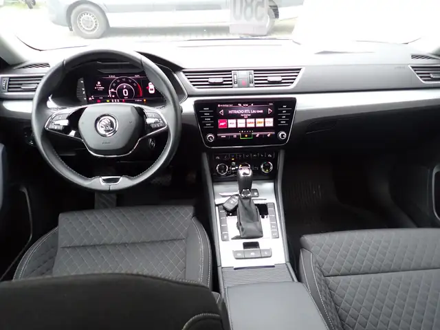 Skoda Superb view 5