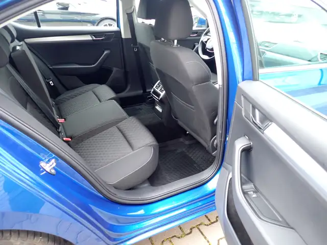 Skoda Superb view 12