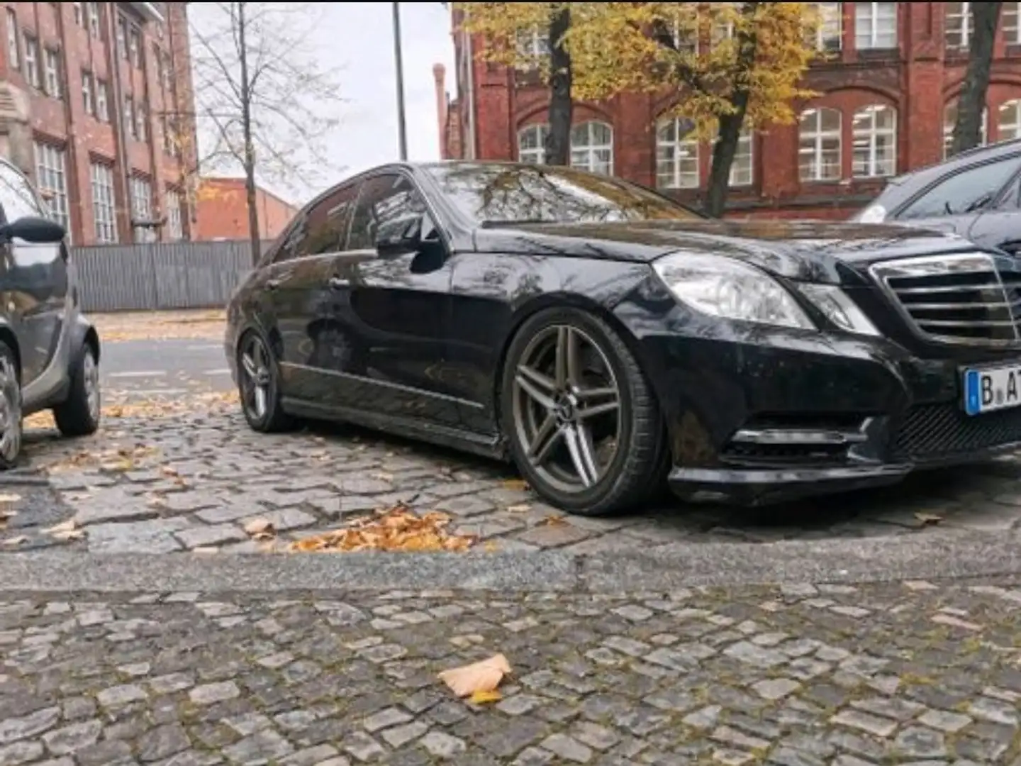 Mercedes-Benz E 500 BlueEFFICIENCY 7G-TRONIC Avantgarde Černá - 1