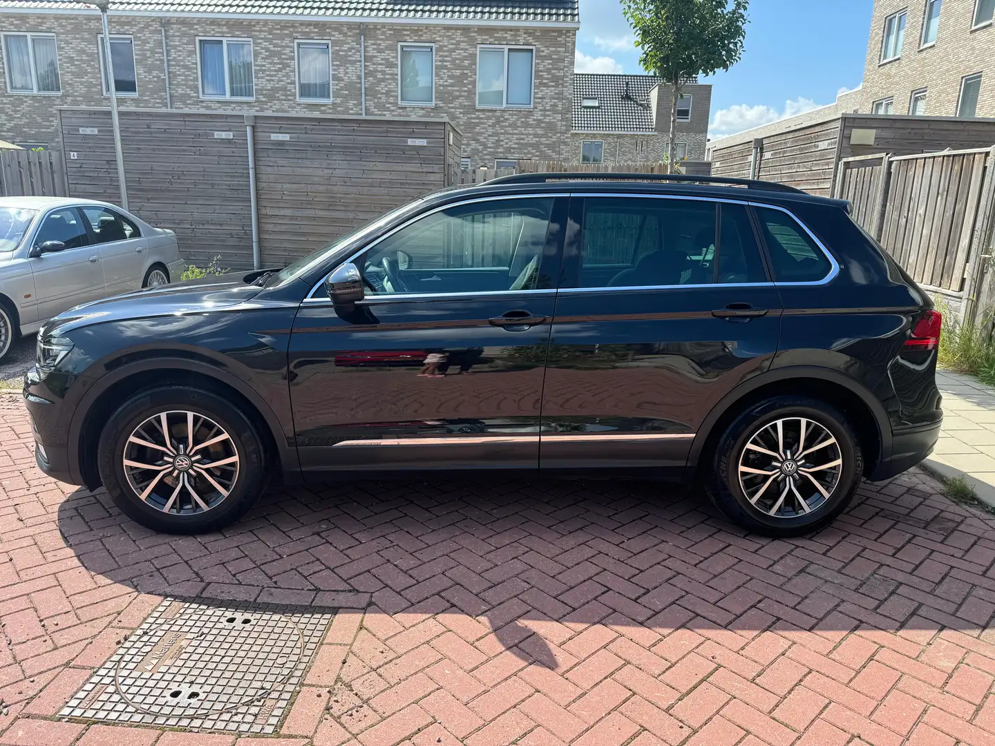 Volkswagen Tiguan Tiguan 1.4 TSI ACT Highline bomvolle opties! Zwart - 2