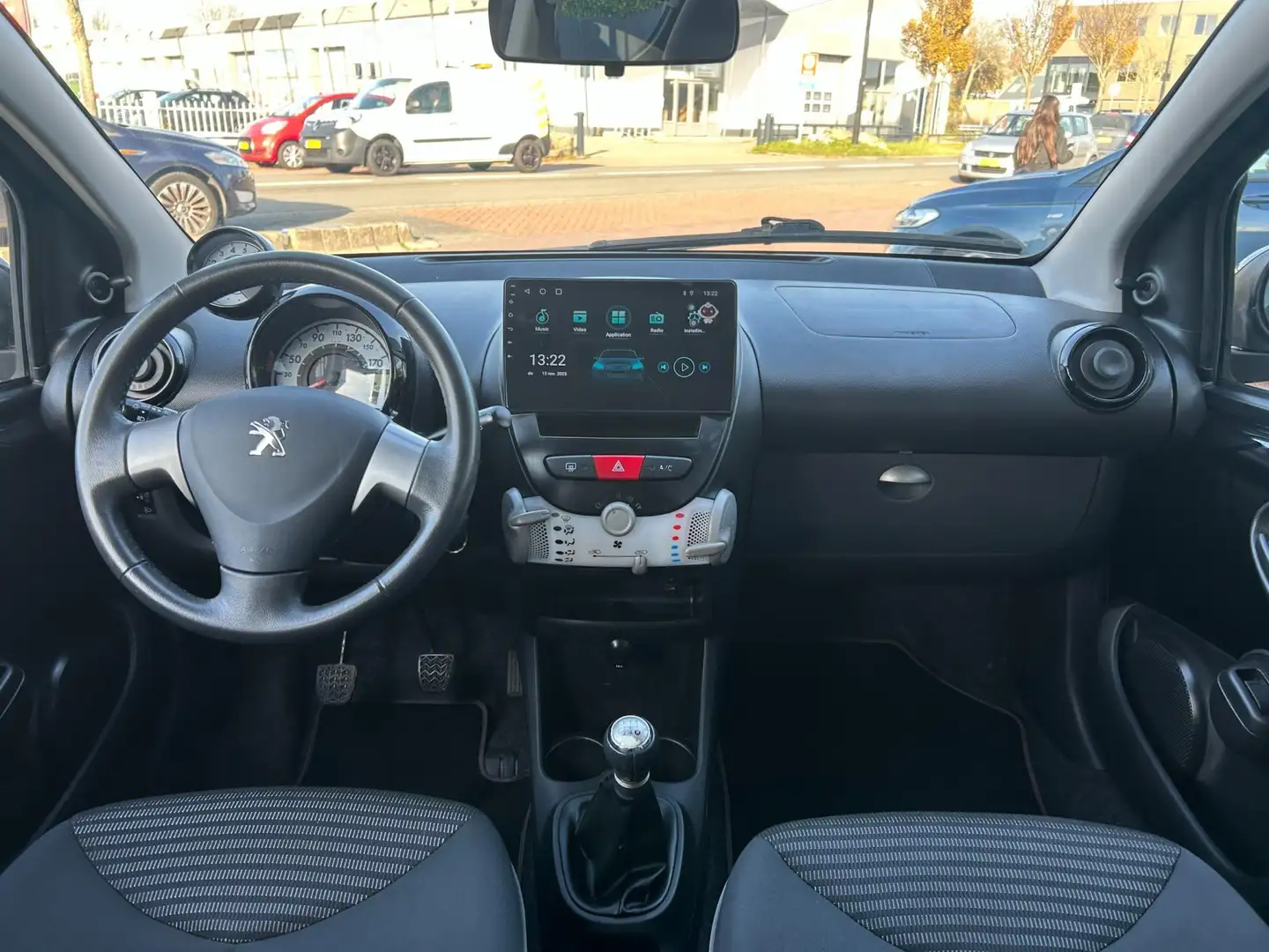 Peugeot 107 1.0 Envy Airco|Wireless Carplay|Elektrisch pak Zwart - 2