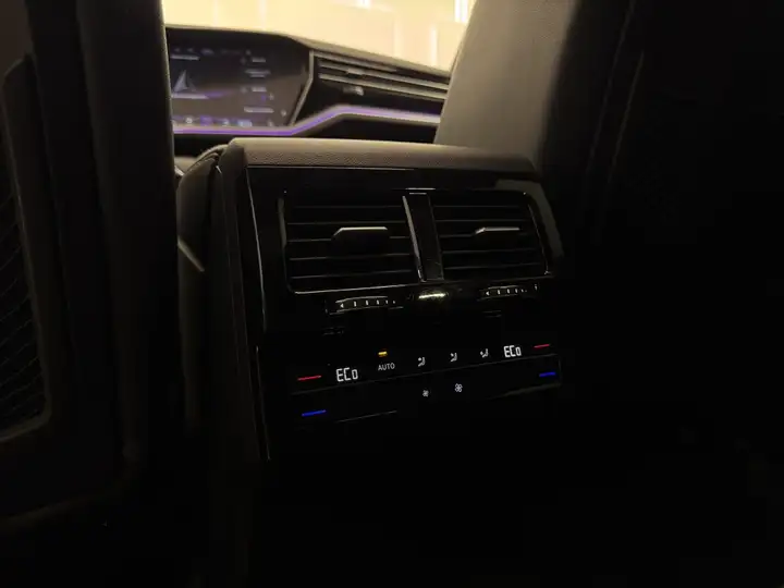 Volkswagen Touareg 2021, foto 30