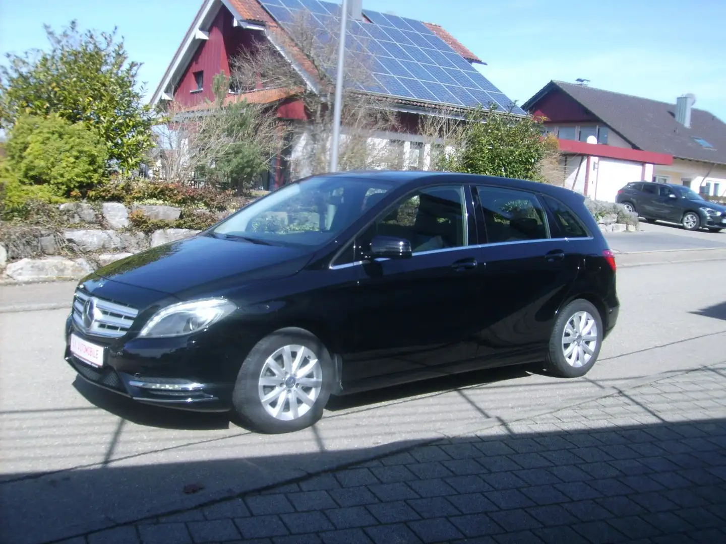 Mercedes-Benz B 180 AHK-XENON -ALU-NAVI- Schwarz - 1