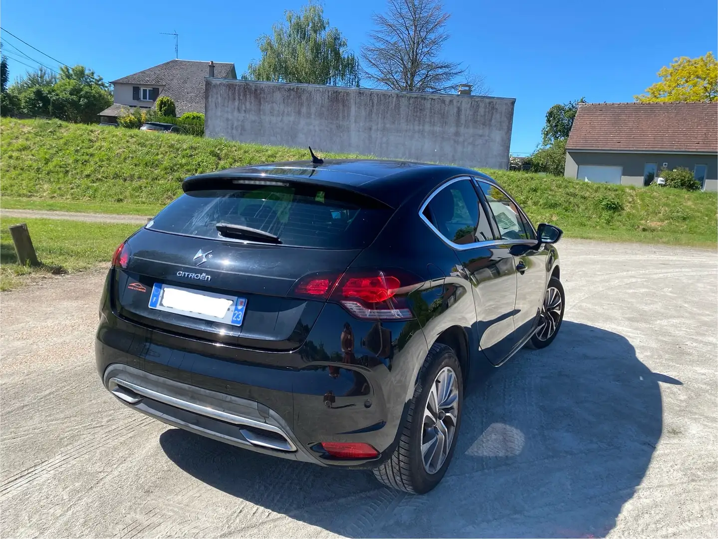 DS Automobiles DS 4 1.6 HDI SO CHIC Černá - 2