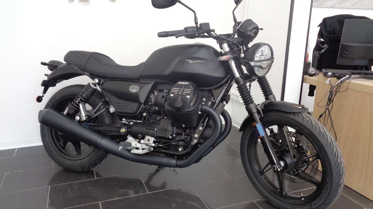 Moto Guzzi V 7 STONE - listino 9300 con 750 euro di vantaggi