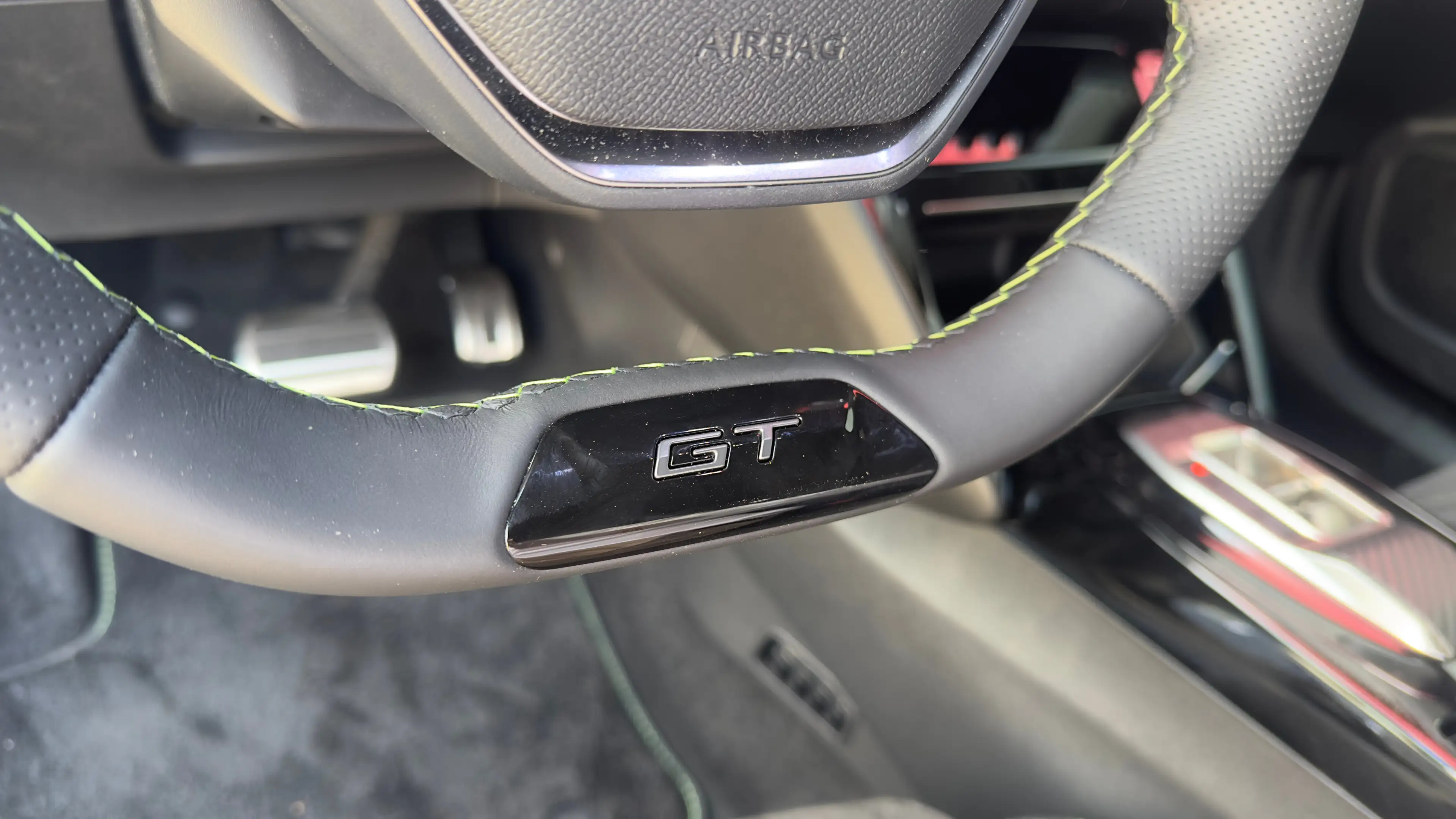 Peugeot e-2008 EV GT Avantage 54 kWh | Alcantara | Camera | Apple — photo 26
