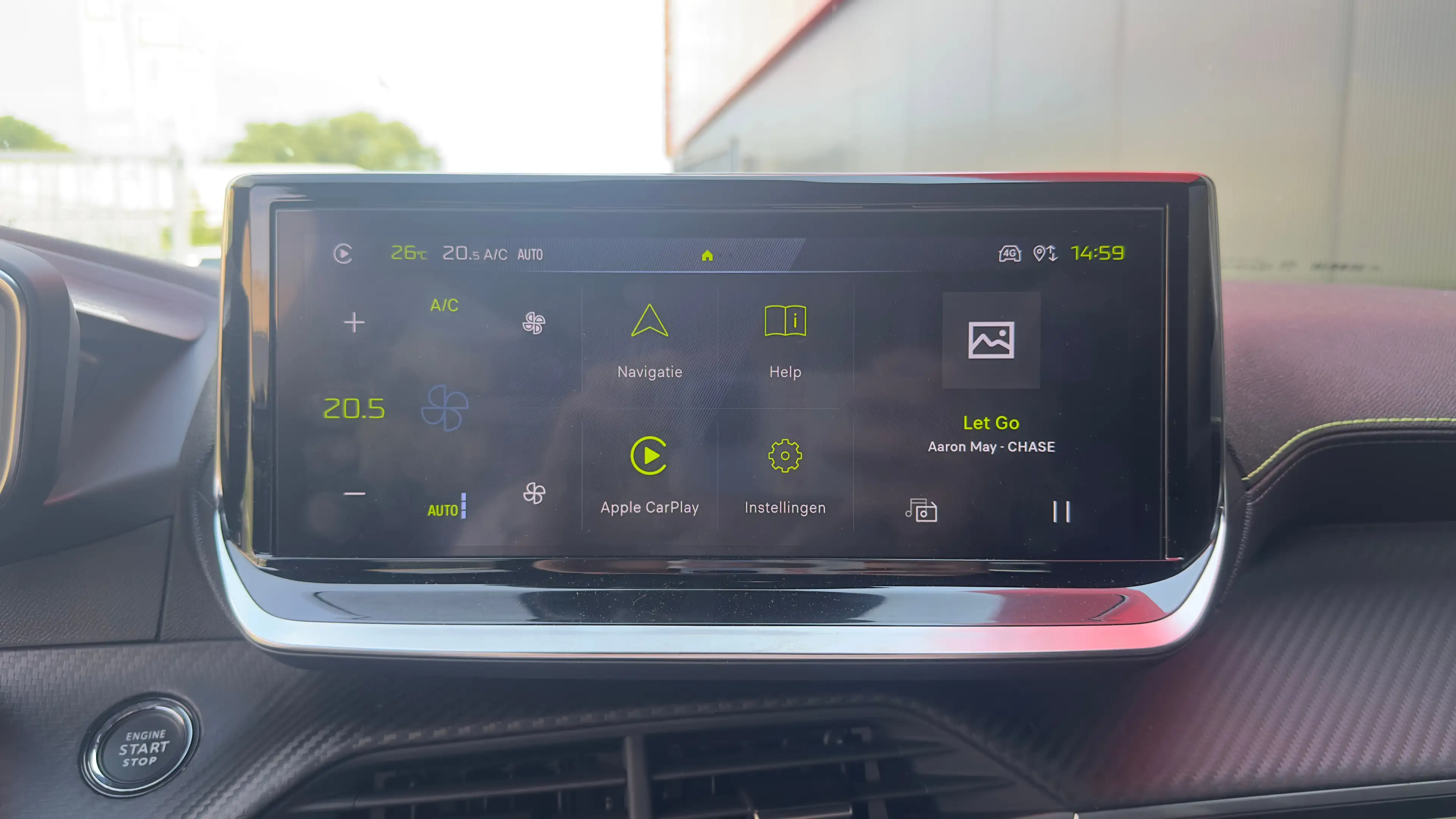 Peugeot e-2008 EV GT Avantage 54 kWh | Alcantara | Camera | Apple — photo 39