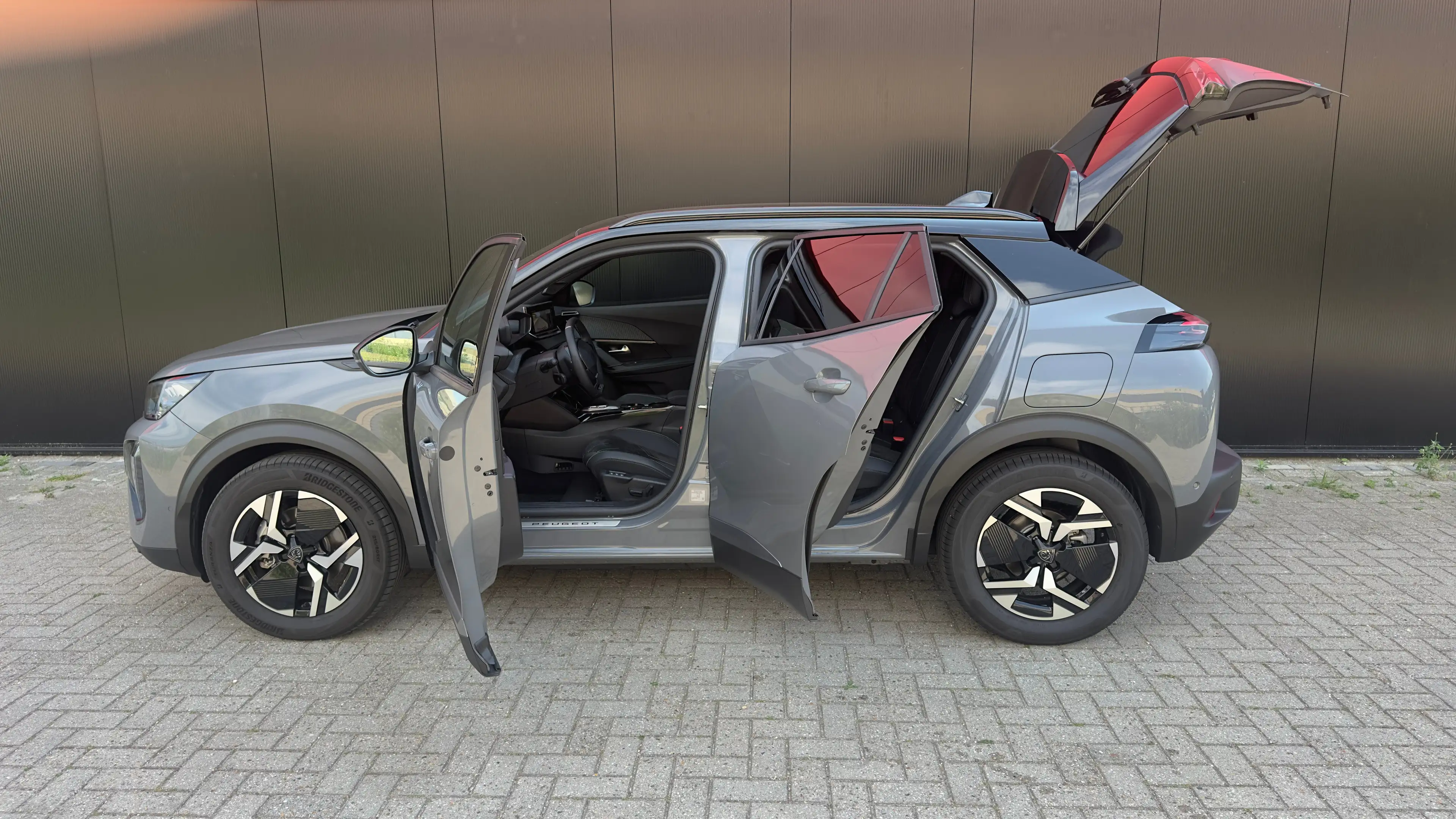 Peugeot e-2008 EV GT Avantage 54 kWh | Alcantara | Camera | Apple — photo 16