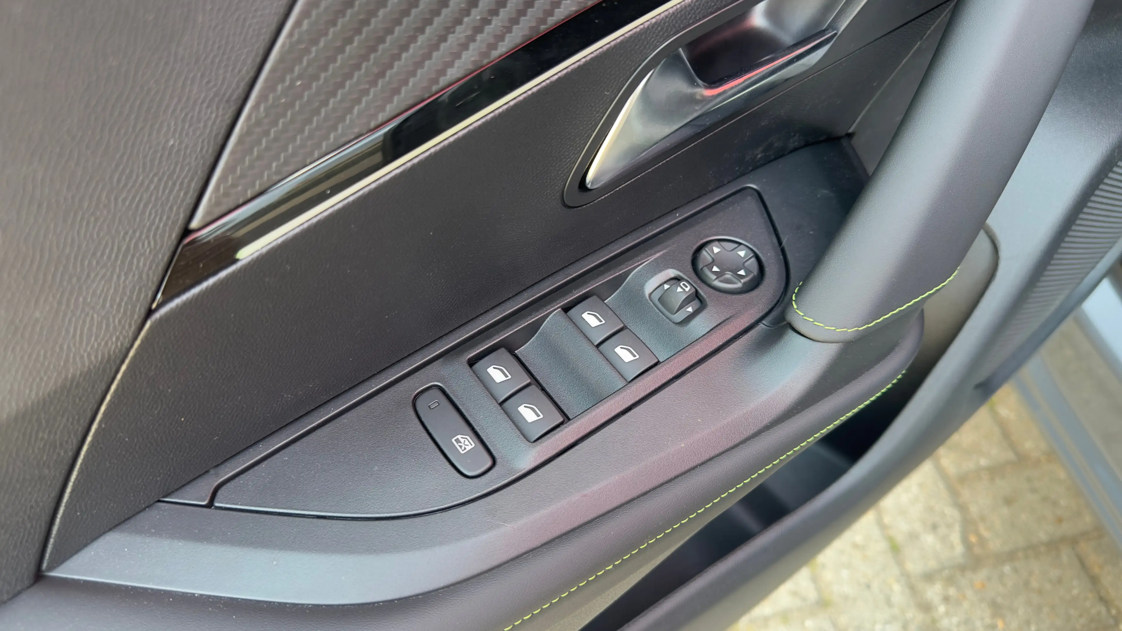 Peugeot e-2008 EV GT Avantage 54 kWh | Alcantara | Camera | Apple — photo 22